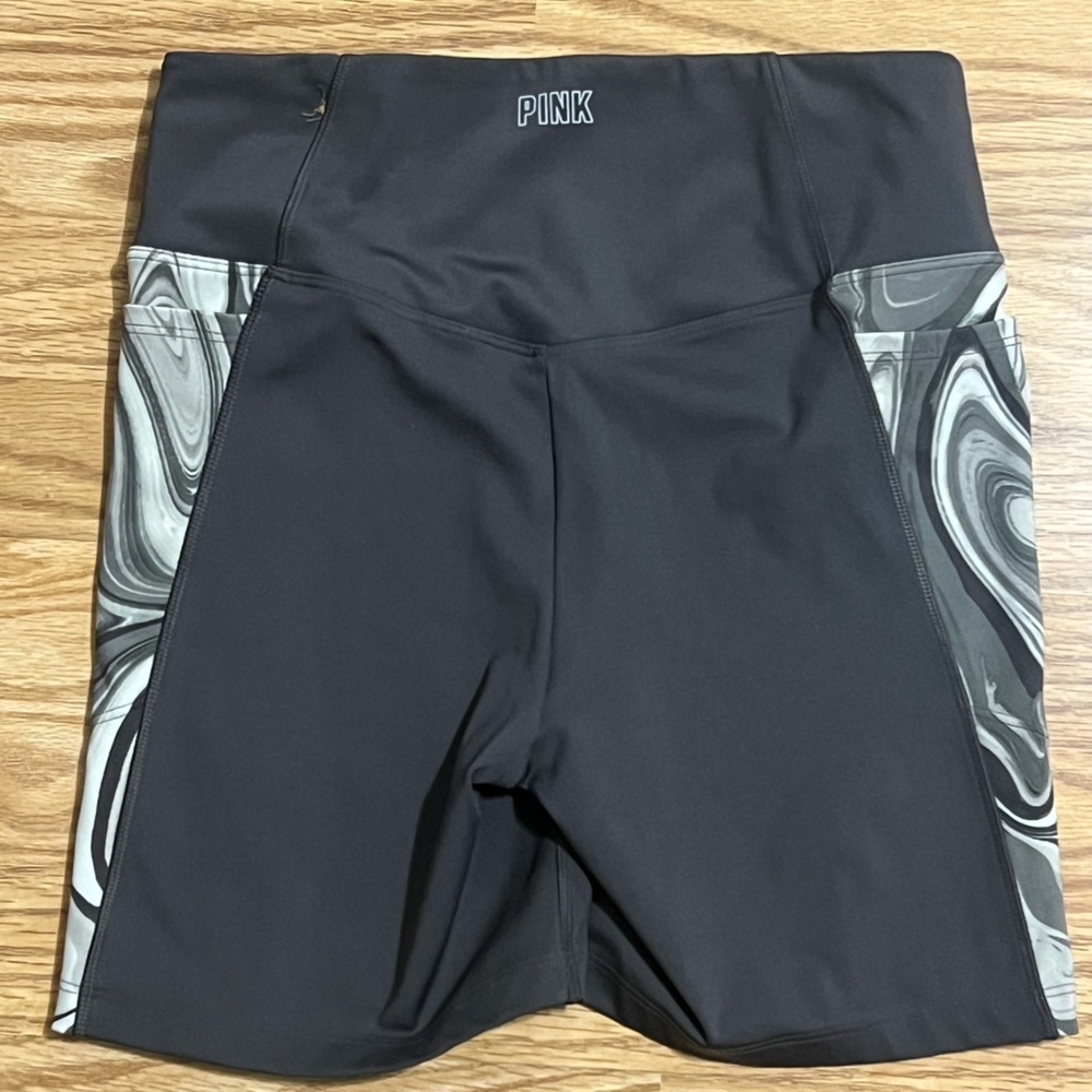 PINK Active High-Rise Black Marble Swirl Biker Shorts | Women’s Size M